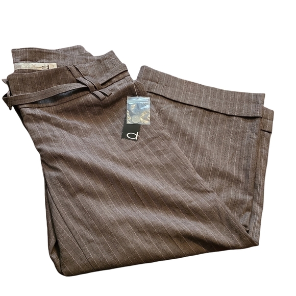 NEW Dynamite brown belted plaid gaucho capri pants - Picture 7 of 8